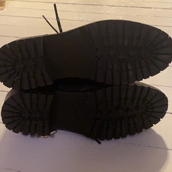 Urban Outfitters boots. Excellent condition. - Picture 3 of 6